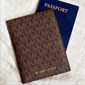 Michael Kors Bedford Travel Passport Wallet. NEW!